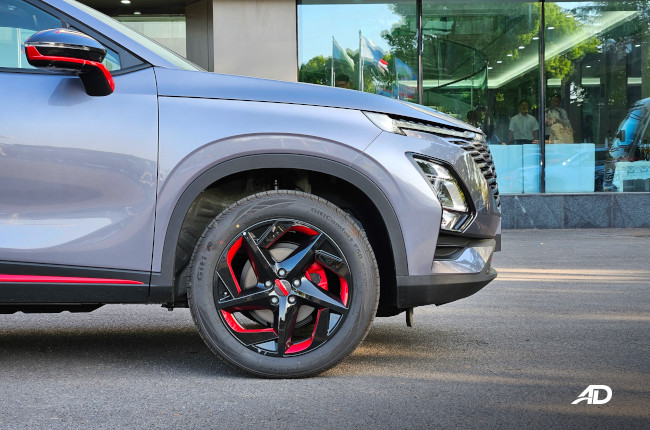 2024 OMODA 5 side front 