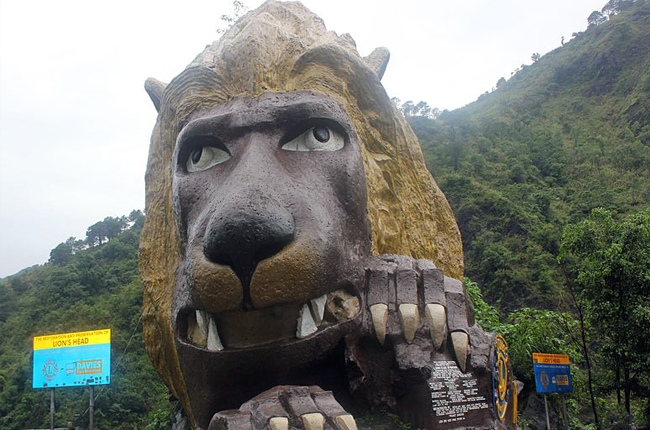 Дорога лев. Багио Лев. Giant Lions head Philippines. Kennon Road. Giant Lion head.