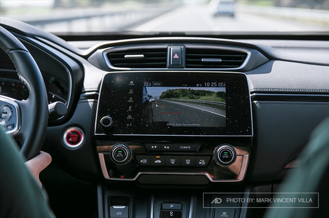 2018 Honda CR-V review lane view