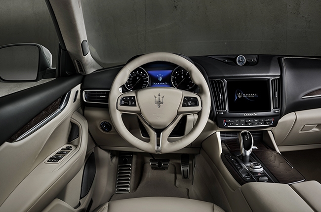 2018 Levante GranLusso Cockpit