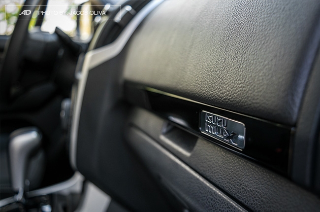 2018 Isuzu mu-X 1.9 RZ4E interior badge