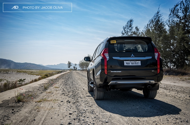 2018 mitsubishi montero sport gt rear road
