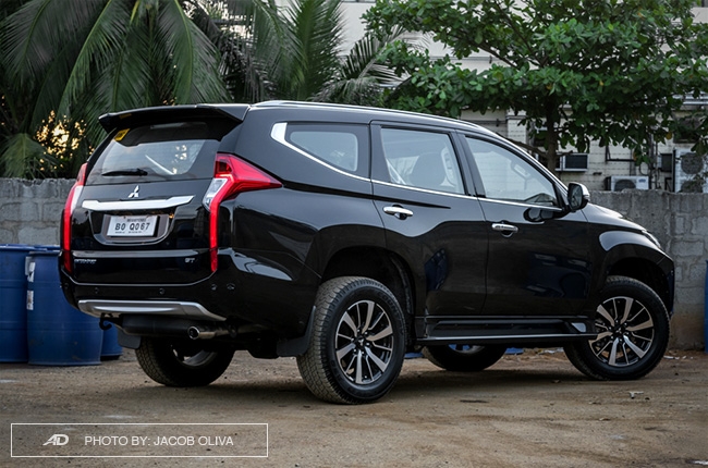 2018 mitsubishi montero sport gt rear quarter