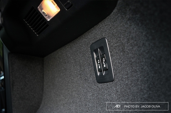 2018 Lexus RX 350 F Sport rear power buttons