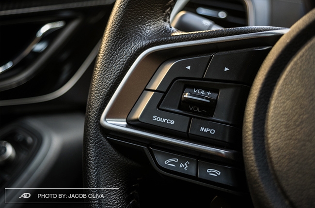 2018 Subaru Impreza steering wheel buttons