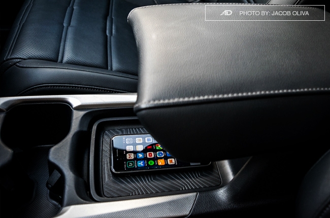 2018 Honda CR-V Gasoline cellphone holder