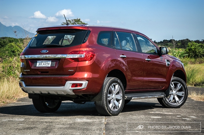 2018 ford everest 3.2 titanium+ rear quarter