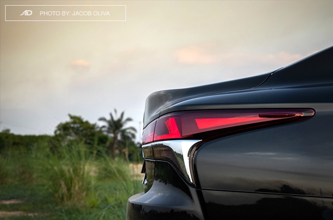 2018 lexus ls 500 taillamp