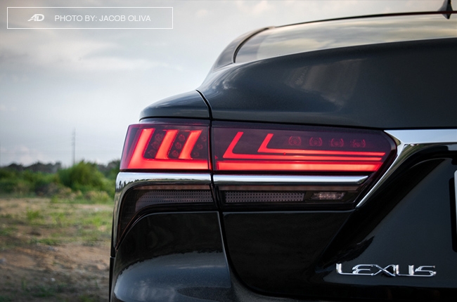 2018 lexus ls 500 taillights