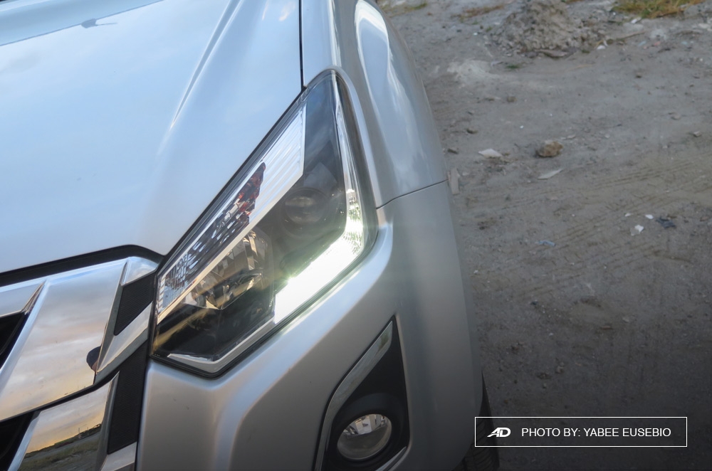 2018 Isuzu D-Max 3.0 LS AT 4x2 Blue Power Headlights