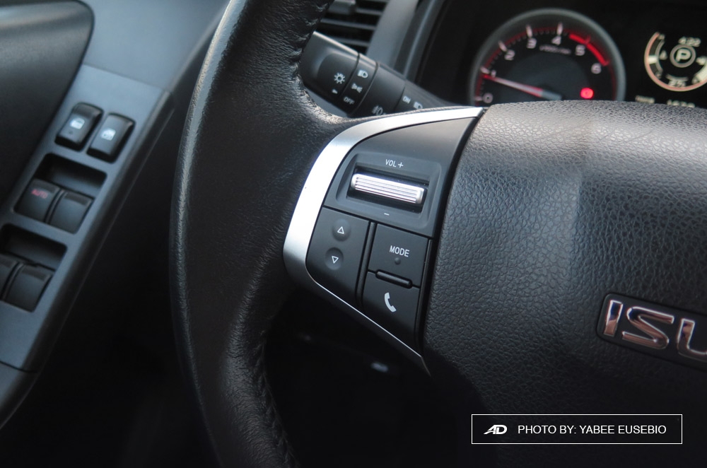 2018 Isuzu D-Max 3.0 LS AT 4x2 Blue Power Steering Wheel Audio Controls