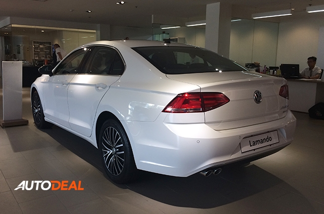 Volkswagen Tiguan with COO Klaus Schadewald