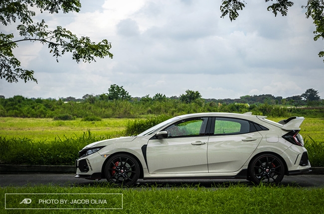 2018 Honda Civic Type R Philippines road shot side