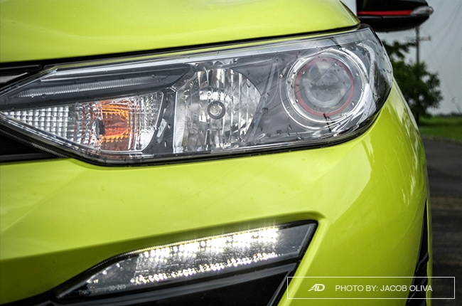 2018 toyota yaris 1.5 S headlights