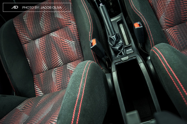 2018 toyota yaris 1.5 S console box