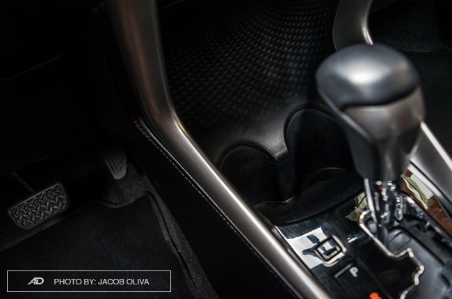 2018 toyota yaris 1.5 S cupholders