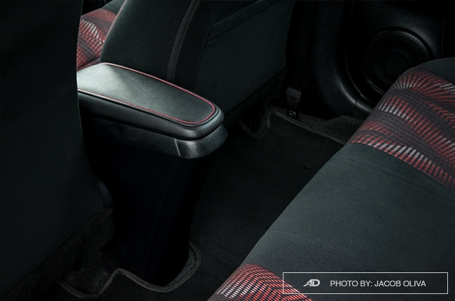 2018 toyota yaris 1.5 S center console