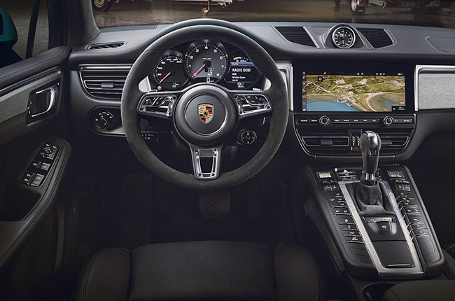 2019 Porsche Macan interior