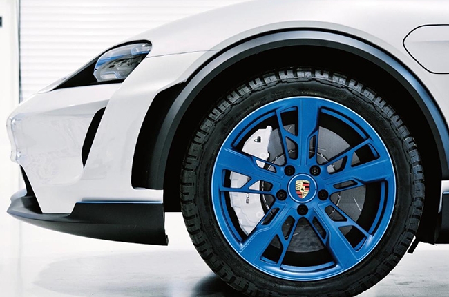 Porsche Mission E cross Turismo thunder blue rims