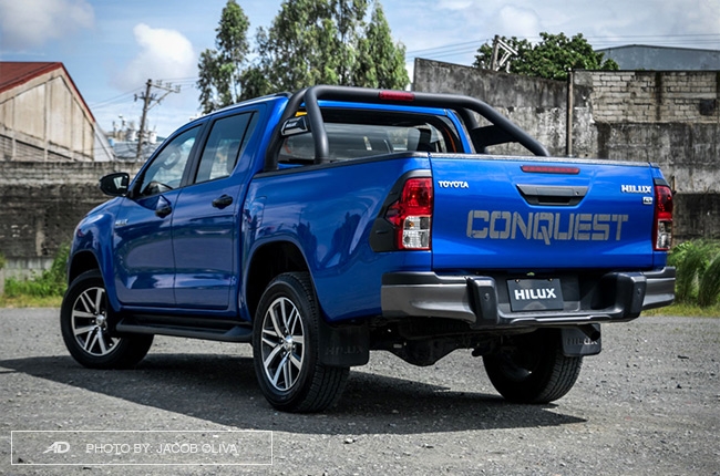2018 Toyota Hilux Conquest rear quarter