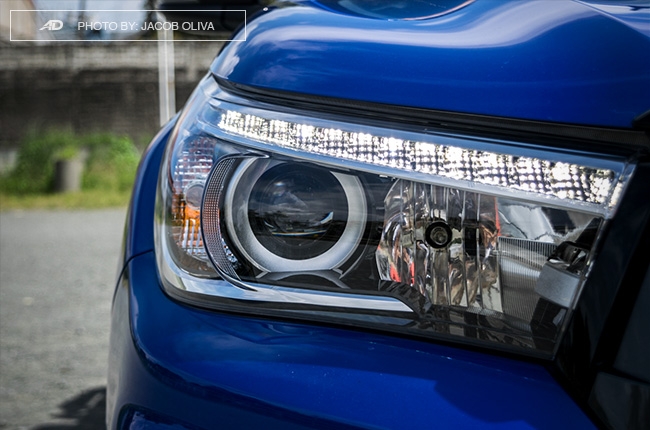 2018 Toyota Hilux Conquest headlights