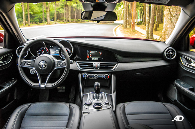 alfa romeo giulia interior