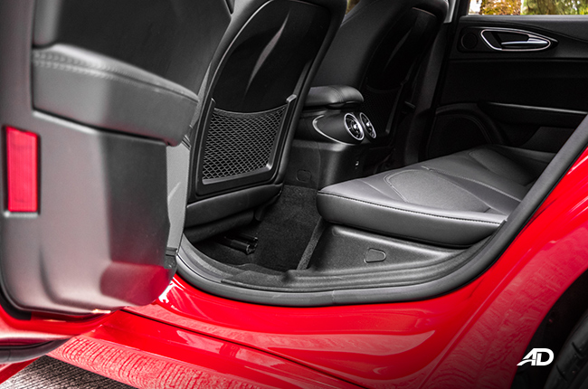 alfa romeo giulia interior