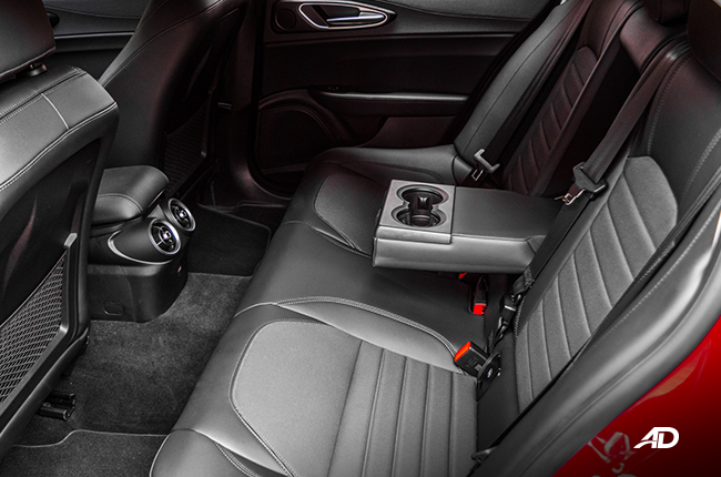 alfa romeo giulia interior