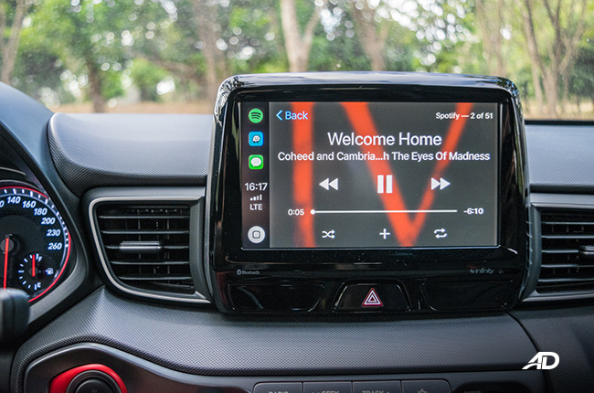 How does Apple CarPlay work and what are its advantages? | Autodeal