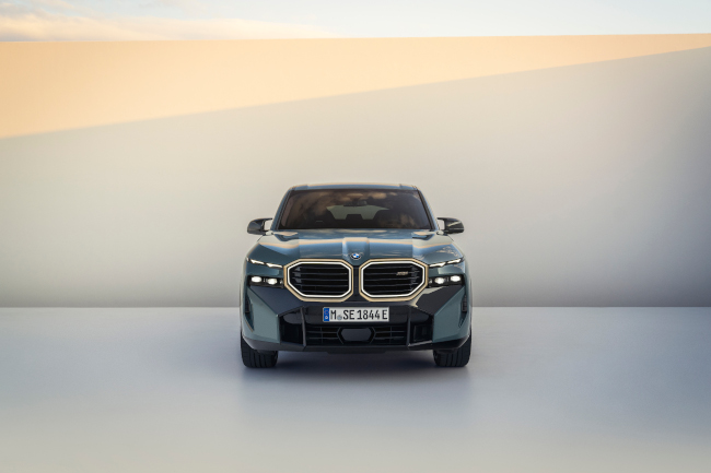 BMW XM Front
