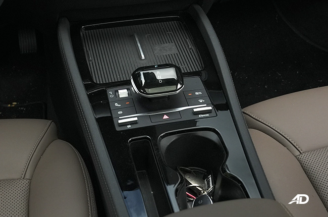 BYD eMAX 7 Center Console