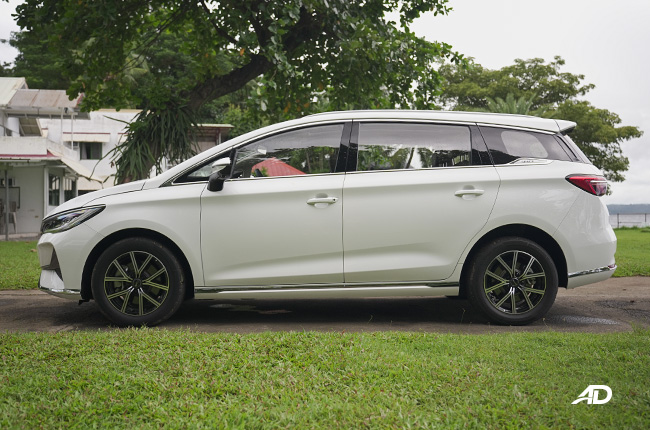 BYD eMAX 7 Exterior Side