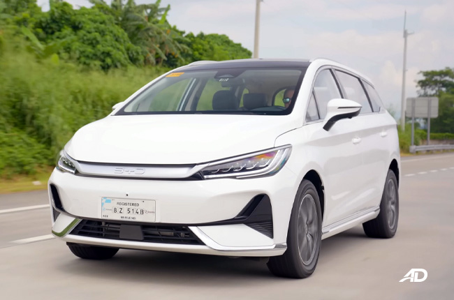 BYD eMAX 7 Rolling Shot