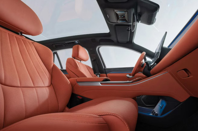 BYD Sealion 8 Interior front