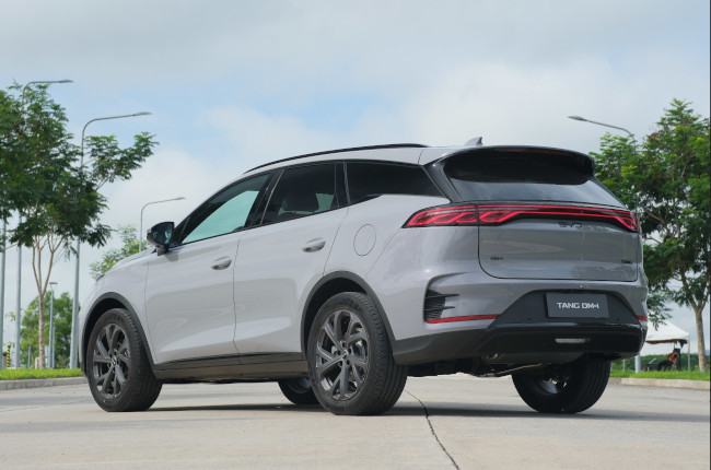 BYD Tang DM-i Rear