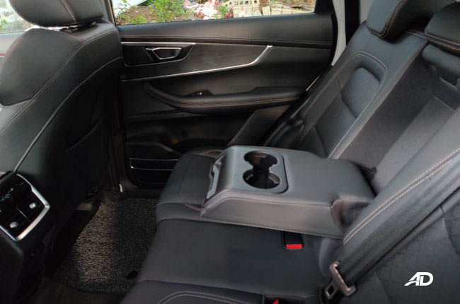 Chery Tiggo 8 Philippines Interior Middle Row Armrest