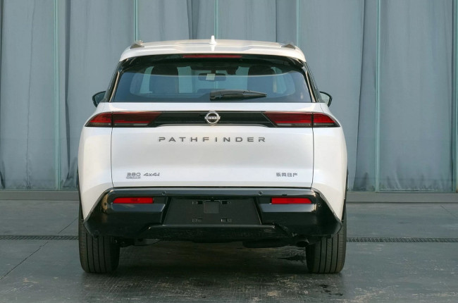 Chinese Nissan Pathfinder Rear