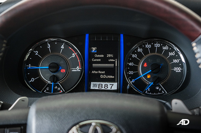 current generation toyota fortuner gauge cluster