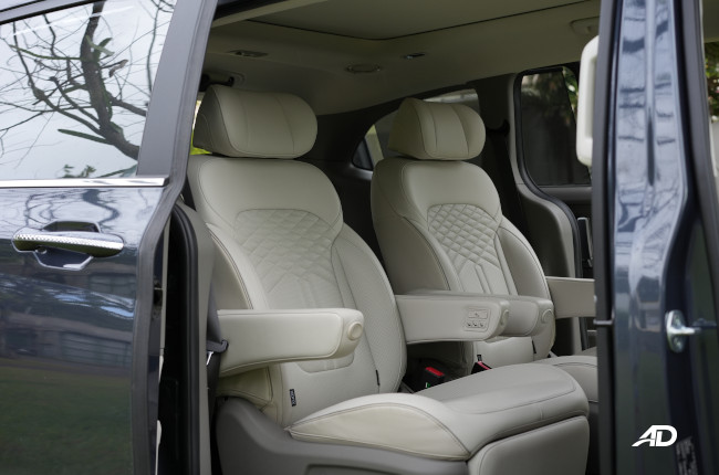 Custin Interior Second Row Seats