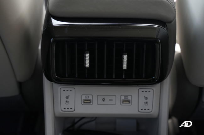 Custin Interior Second Row Vent