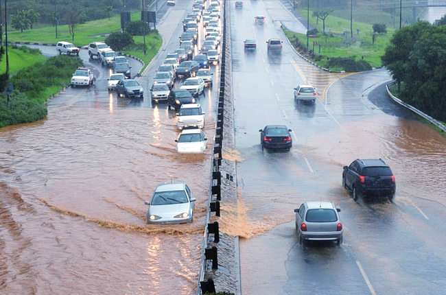 safety-tips-to-help-you-survive-driving-through-floods-autodeal