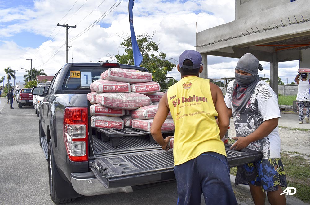 Ford Ranger construction site unloading