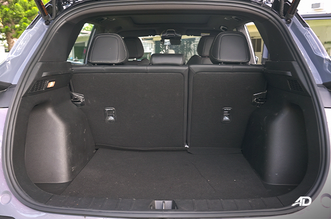 Geely Coolray Exterior 2nd Row UP