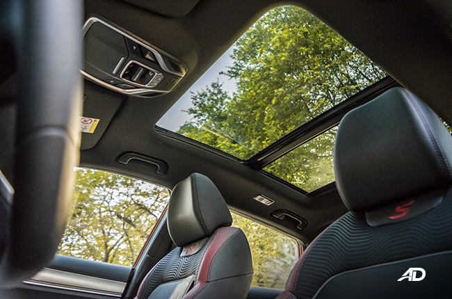 Geely Coolray Panoramic Sun Roof 