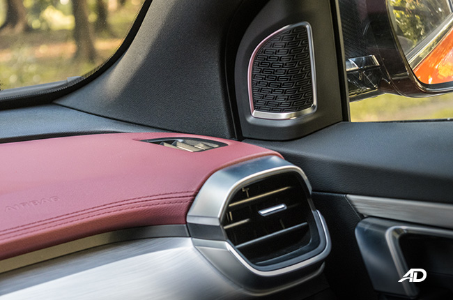 geely coolray road test review interior design