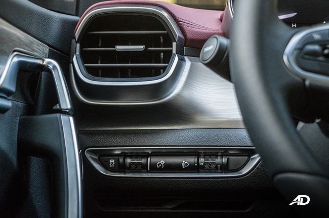 geely coolray road test review interior headlight controls