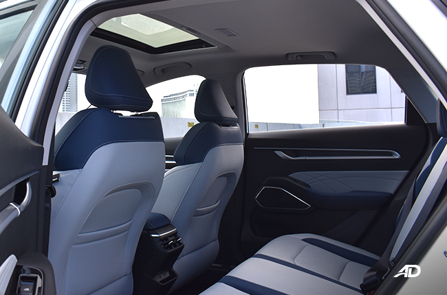 Geely Emgrand interior rear seats