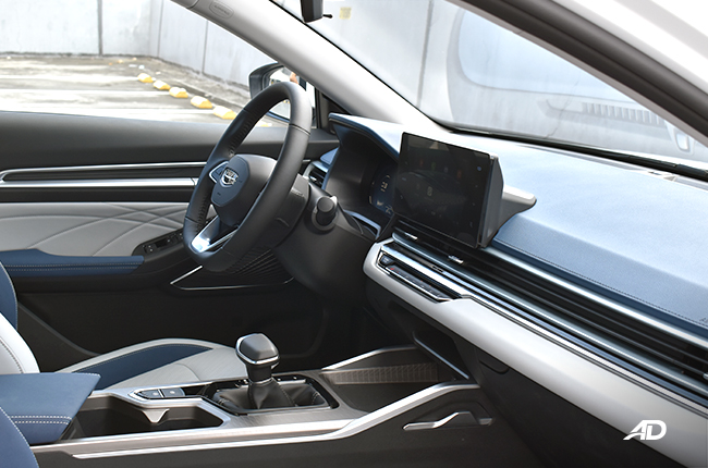 Geely Emgrand  passenger side