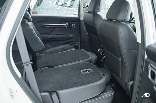 Geely Okavango second row