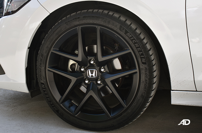 Honda Civic RS exterior 18-inch wheel